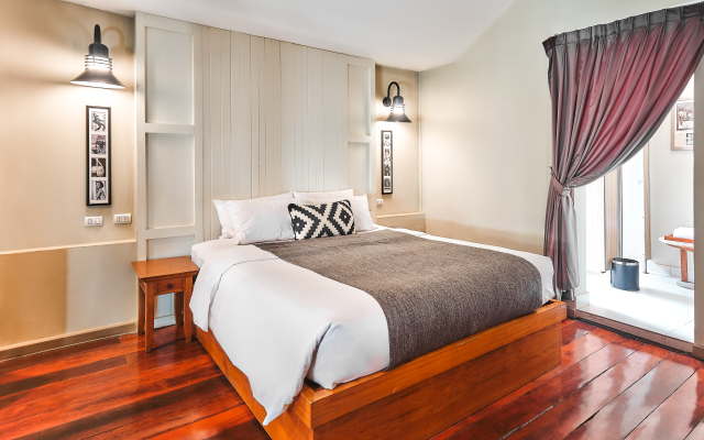 Prince Theatre Heritage Stay Hostel - Silom