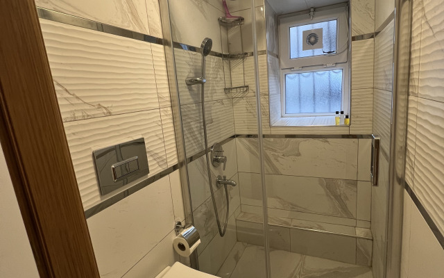 Апартаменты City Center Serenity: Stylish Studios