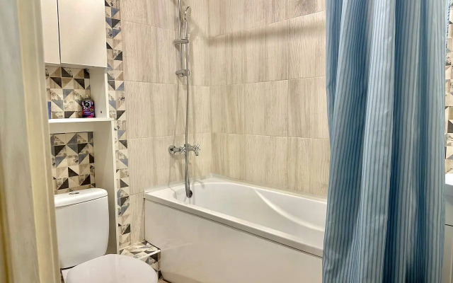 Na 5 Chelovek S Parkovkoy Flat