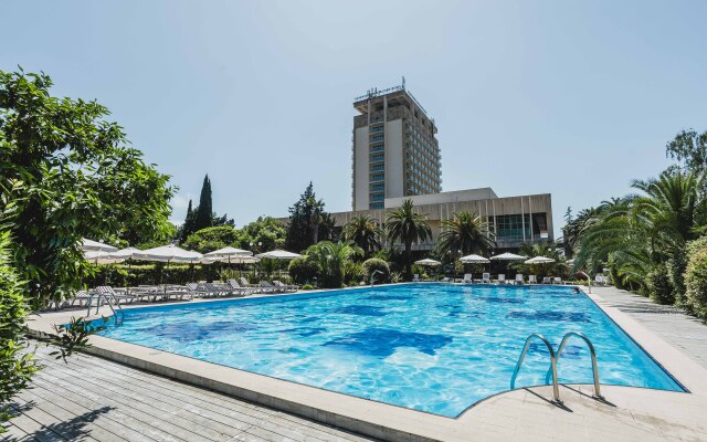 Amza Park Hotel