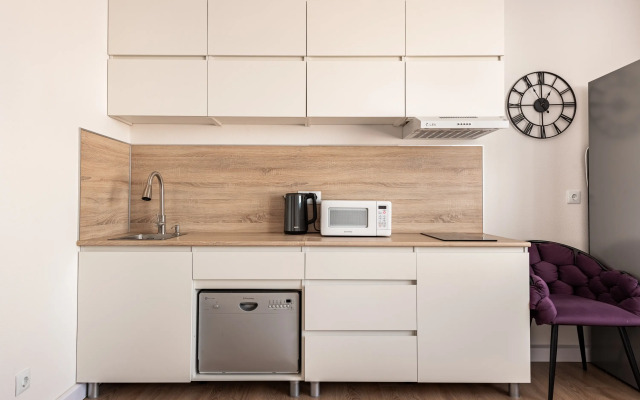 Ezhevichno-Smorodinovyj Tort, vidovaya Flat