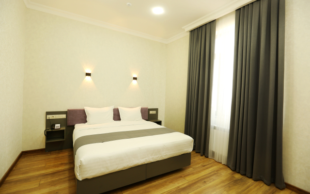Parklane Hotel