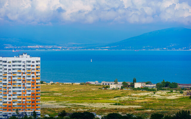 Апартаменты уютные с панорамным балконом и видом на море LetoApart