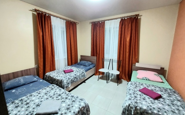 Апартаменты весь первый этаж (100 кв.м.) с 3 спальнями нового городского коттеджа