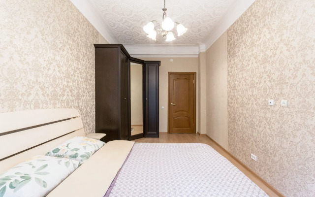 V Tsentre Goroda Oktyabryskiy Prospekt 29 Flat