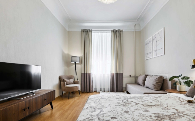 Квартира FlatStay Карповки 16| Большая видовая 4шка с камином