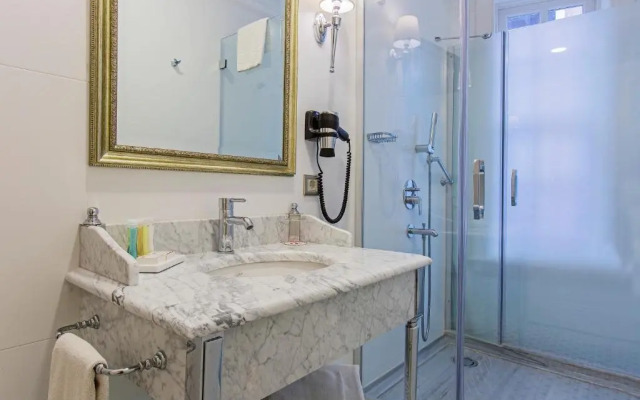 Meroddi La Porta Hotel