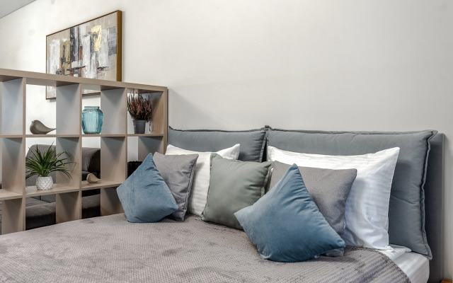 Prostornye u Nevy Apartments