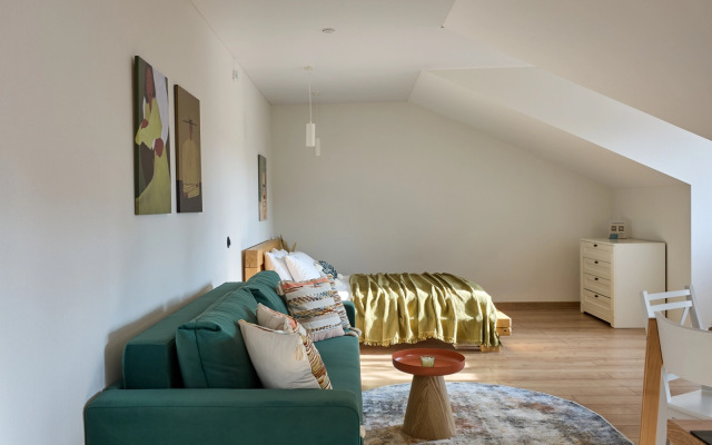 Апартаменты Яркая новая студия ЕвроУют в самом центре