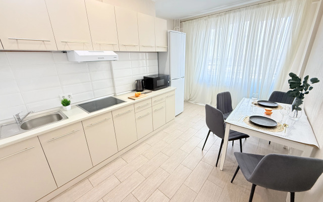 Квартира на 18 этаже (5 минут до центра)