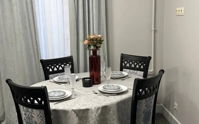 Dizaynerskie Dvukhkomnatnyje Ryadom S Tsentrom Goroda Apartments