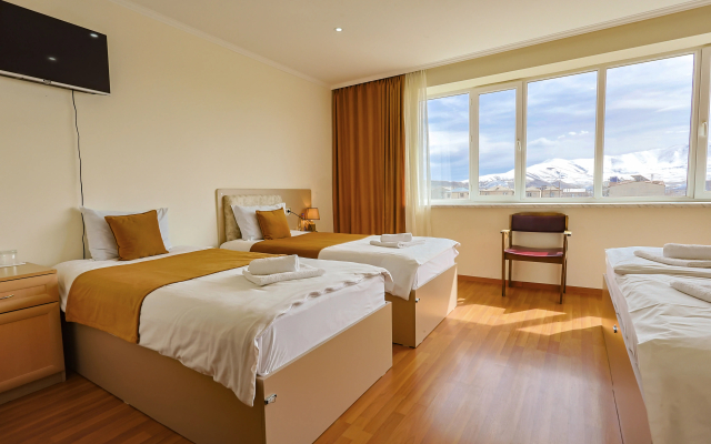 Basen Hotel