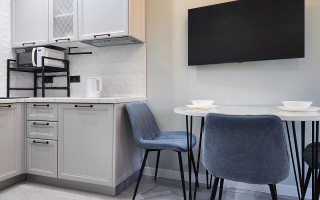 Studiya s Basseynom na Territorii Zhk Flat