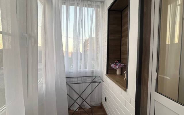 Uyutnaya Dizaynerskaya Kvartira Flat