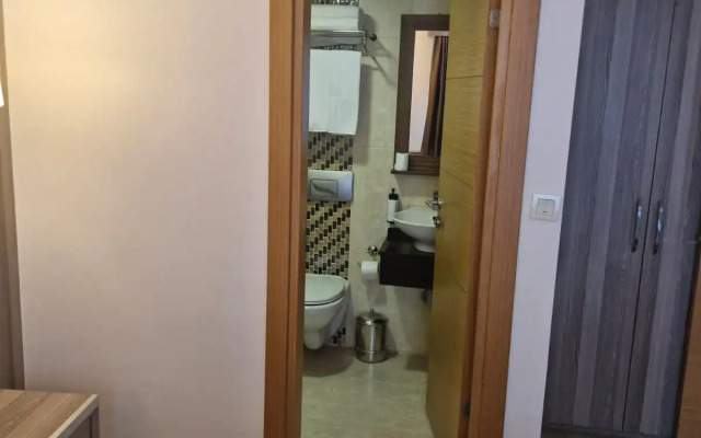 Pera Arya Hotel