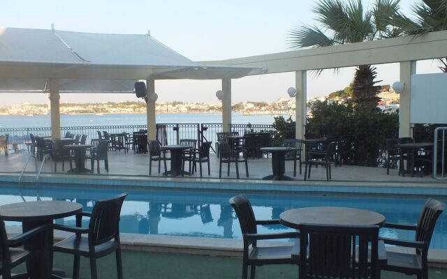 Tuntas Beach Hotel Altinkum