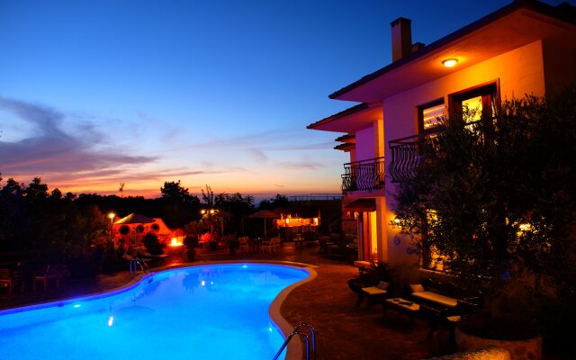 Mandarin & Mango Boutique Hotel