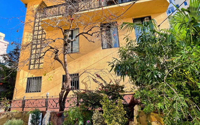 320 m² in the Very Center of Sochi Private House