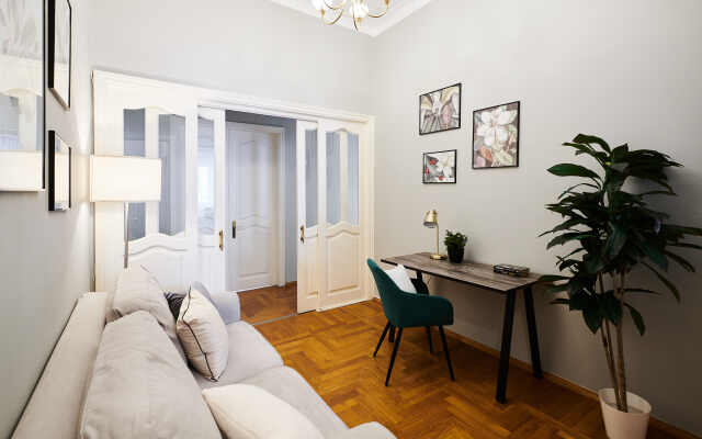 GM Apartments Shikarnaya Pyaterka s domashnim kinoteatrom Flat