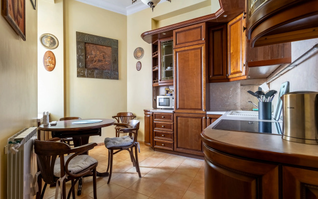 Apartments Uluchshennye S Balkonom I Vidom Na Gorod