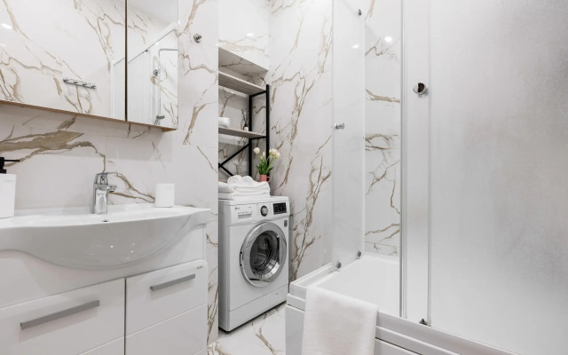 Квартира Четверка на Патриках в вишнёвых тонах