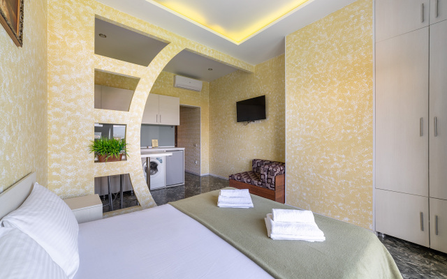 Studiya s balkonom s vidom na more ryadom s Okeanariumom Flat