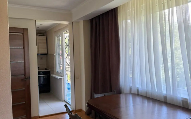 Tryokhkomnatnaya Na Beregu Morya Mokko Plyazh Flat