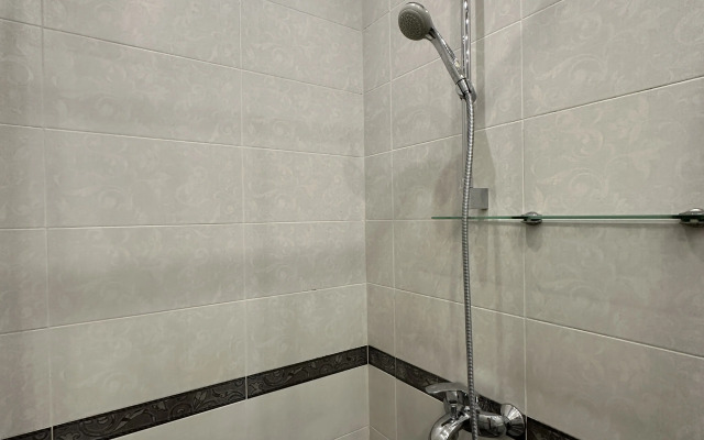 2-K v Novostroyke, Ulitsa Arama, Di480 Flat