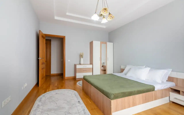 Апартаменты просторные трехкомнатные у ТРЦ MEGA в стиле минимализм