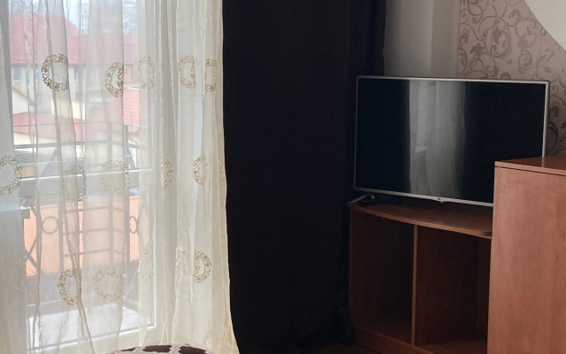 V Tsentre Na Ul. Tkachenko 1/75 Flat