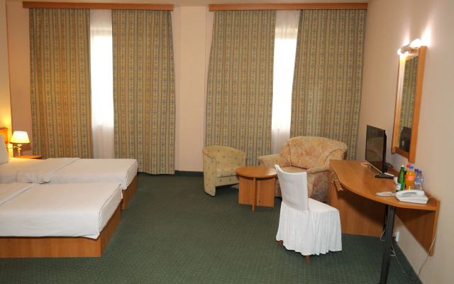 Expo Hotel