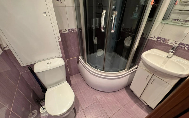 Na Turistskoy Ulitse 10 Flat