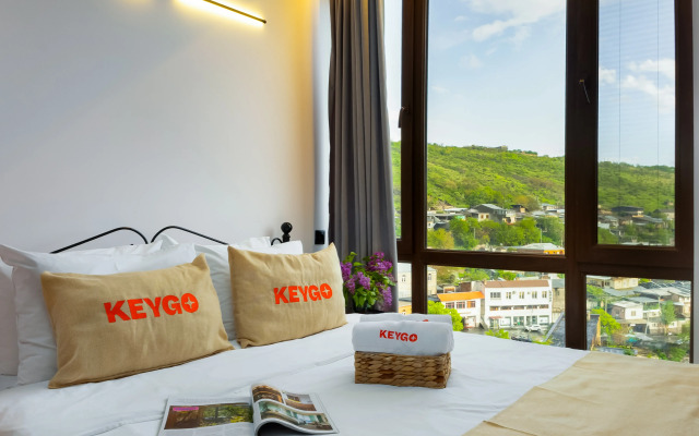 KeyGo #0132 1 Bedroom French Balcony Center Apartments