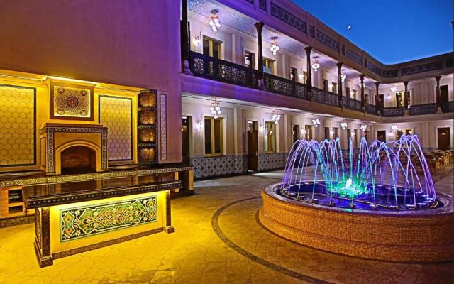 Paradise Plaza Luxury Hotel