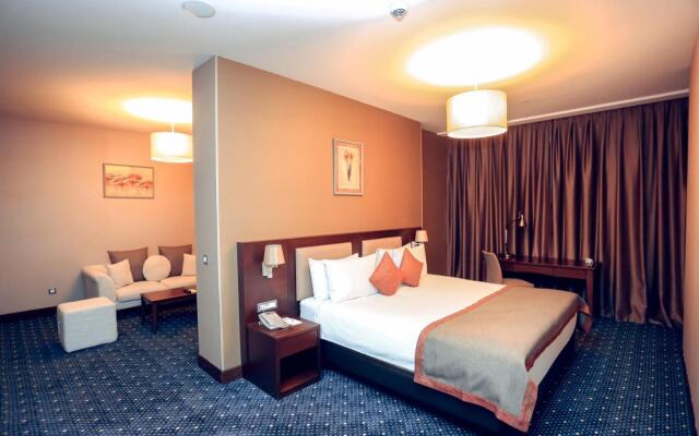 Parkside Hotel & Apartments