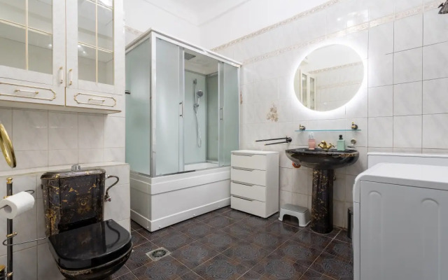 Lyuks s balkonom i vidom na Arbat Apartments