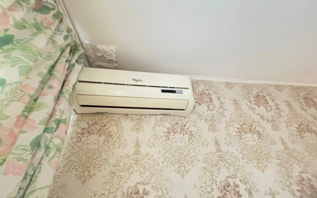 1 Komnatnaya U Akvaparka S Konditsionerom Flat