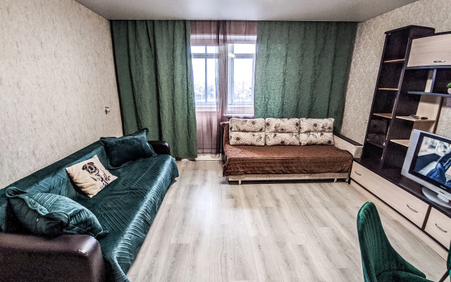 Uyutnaya Dvukhkomnatnaya S Udobnym Raspolozheniem Flat