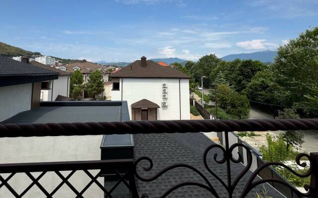 Квартиры с балконами и видом на горы на Мелетяна 5а 2