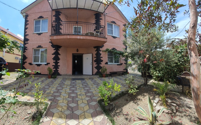 Zolotoy Shmel Guest House