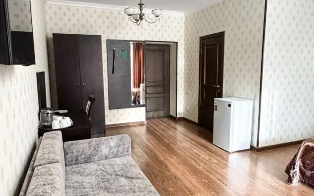 Kavkaz Hotel