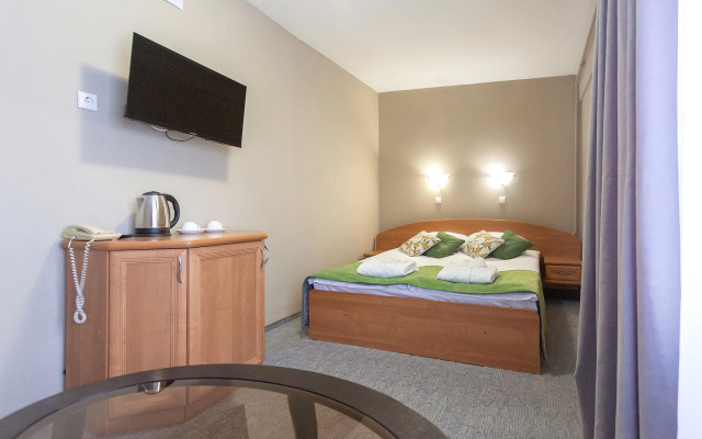 Отель Полисть