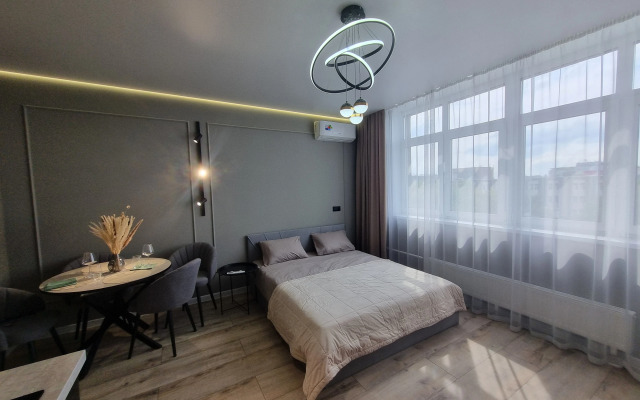 S Dizaynerskim Remontom na Pr. Oktyabryskiy 30B Apartment
