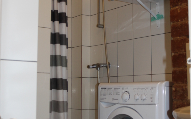 Old Flat Na Sovetskoy Hostel