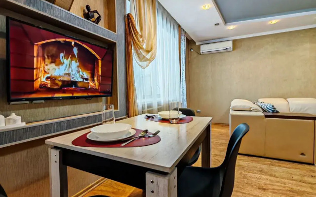 V Zolotom Kvadrate Flat