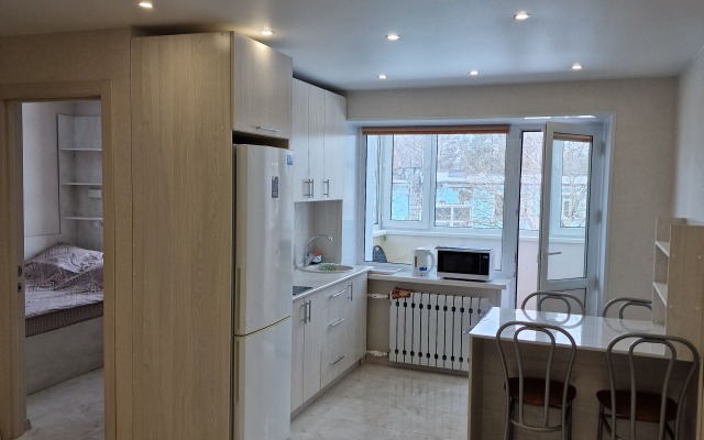 Na Avtostancii Elizovo Triple Living Quarters