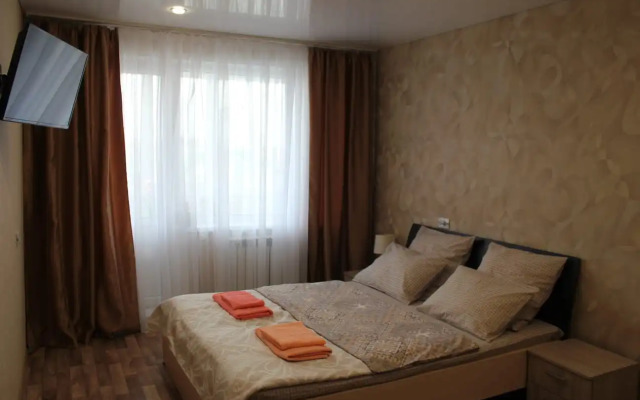 Naprotiv Troitskogo Sobora Flat