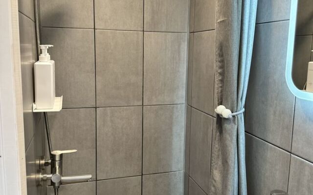V Okruzhenii Kedpovogo Lesa So Svoyej Terrasoy I Mangalnoy Zonoy Private House