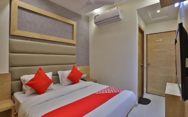 Royal Square by Sky Stays Hotel