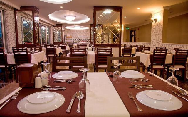 Opia Hotel